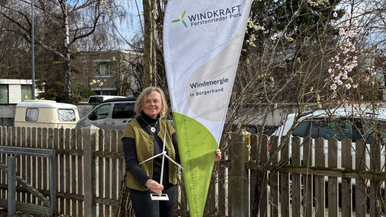 Katharina Habersbrunner, die Co-Geschäftsführerin der Bürgerwindpark Forstenrieder Park, freut sich auf den Austausch mit Bürgerinnen und Bürgern an den Infoständen im März und April.