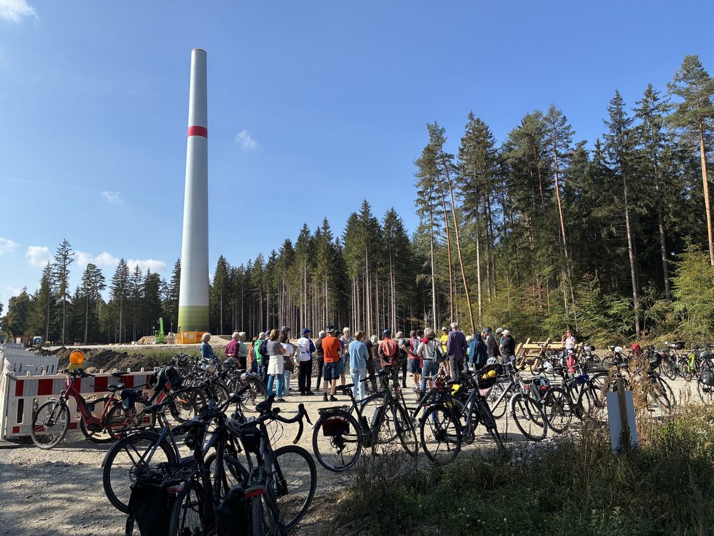 Am 4. Oktober 2026 gab es eine Radtour zum Bürgerenergieprojekt Windkraft Forstenrieder Park.