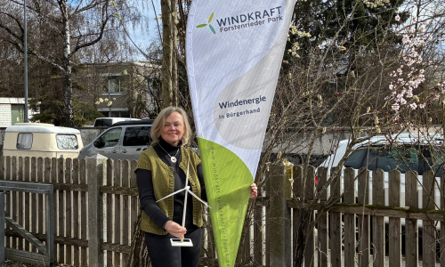 Katharina Habersbrunner, die Co-Geschäftsführerin der Bürgerwindpark Forstenrieder Park, freut sich auf den Austausch mit Bürgerinnen und Bürgern an den Infoständen im März und April.