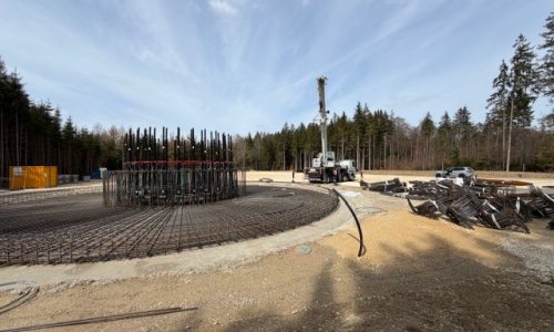 Die ersten beiden Windkraftanlagen WEA3 und WEA2 entstehen